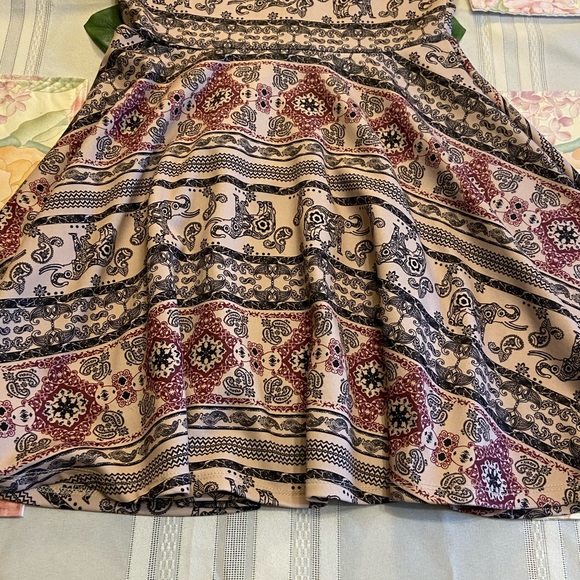 ⚡️FLASH Sale⏱️ Women’s Rue21 Elephant Pattern Dress with Wide Sleeves - Picture 7 of 12